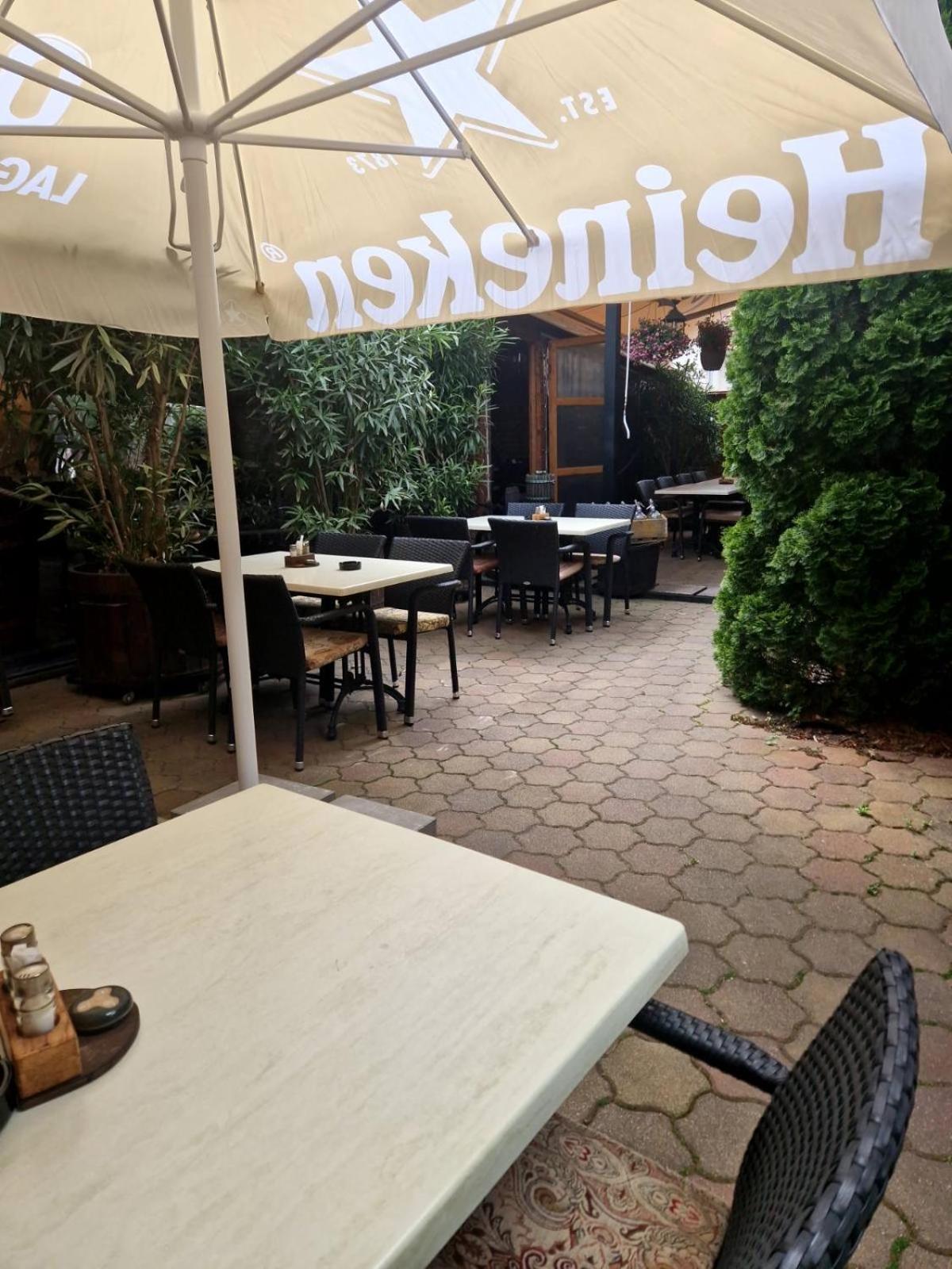 Bacchus Pub Es Panzio Bed & Breakfast Dunaharaszti Exterior photo